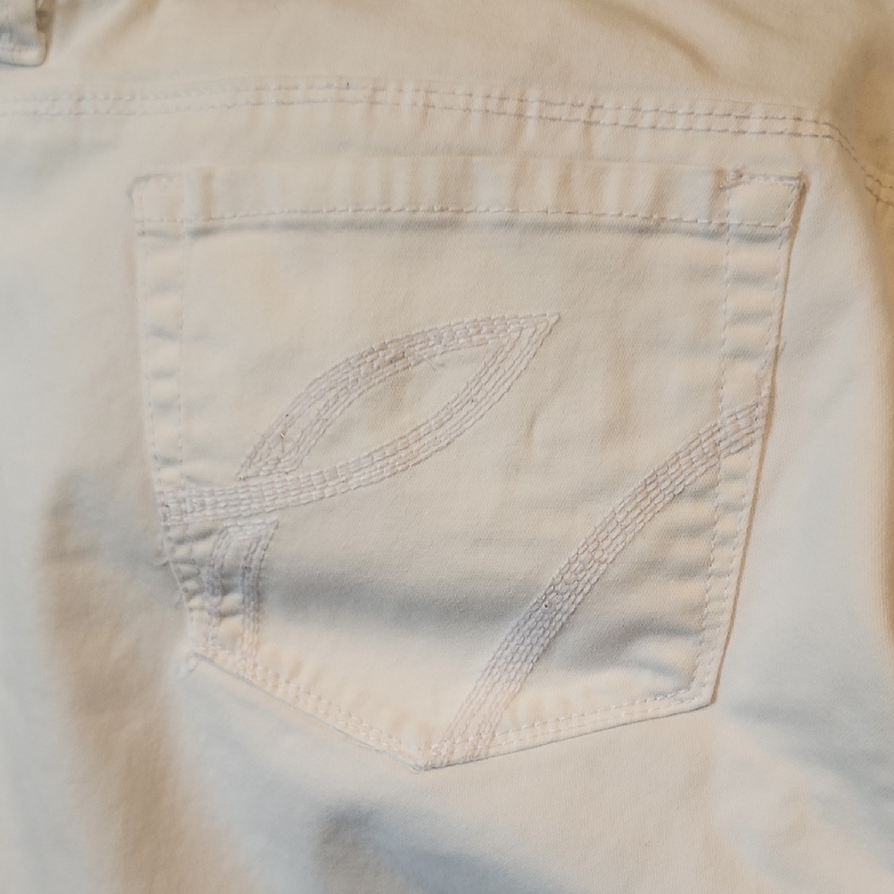 Women's White Jeans - Picture 3 of 4